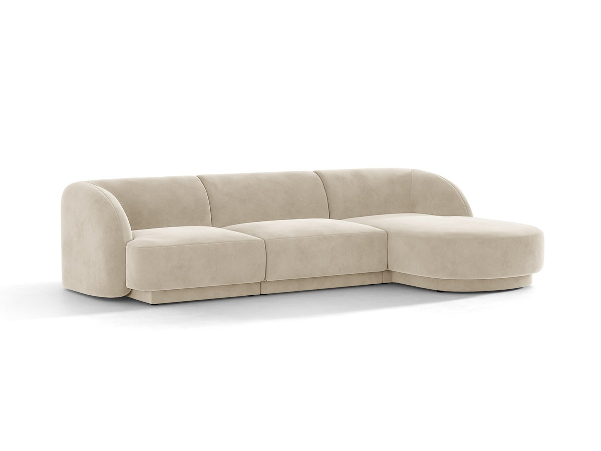 Dunkelbeiges L-Sofa Miley von Micadoni mit Bluvel-Stoffbezug, schwarzen Kunststoffbeinen und modularer Bauweise, rechts ausgerichtet.