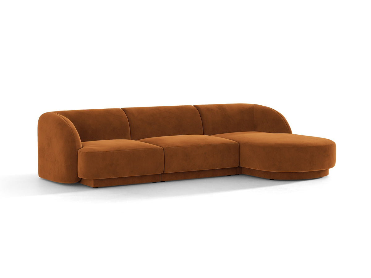 Dunkelbeiges L-Sofa Miley von Micadoni mit Bluvel-Stoffbezug, schwarzen Kunststoffbeinen und modularer Bauweise, rechts ausgerichtet.