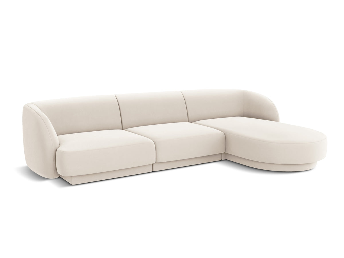 Miley Velour Ecksofa rechts 4 Sitzer in Light Beige-Bluvel präsentiert im Onlineshop von KAQTU Design AG. L-Sofa rechts ist von Micadoni