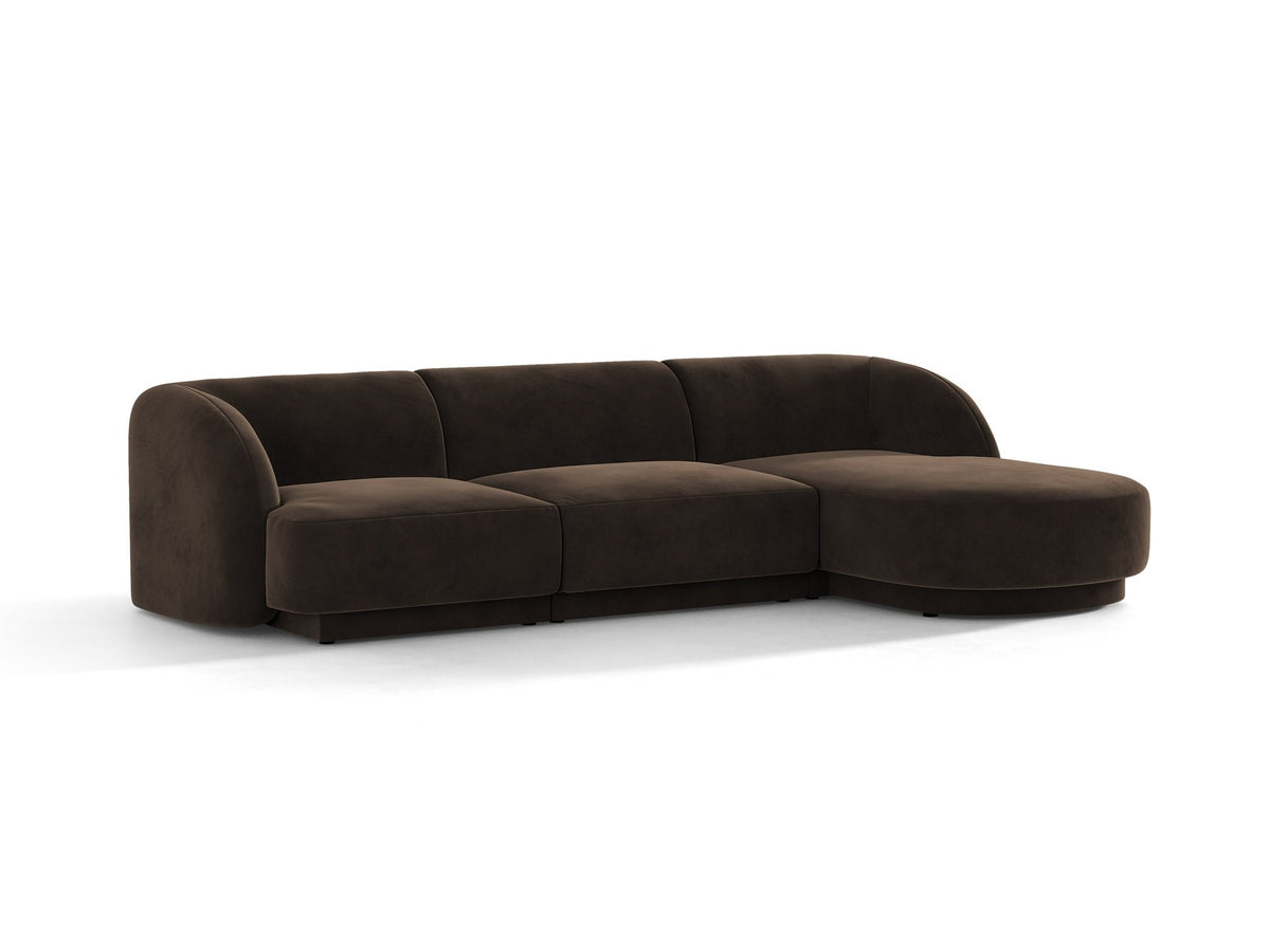 Dunkelbeiges L-Sofa Miley von Micadoni mit Bluvel-Stoffbezug, schwarzen Kunststoffbeinen und modularer Bauweise, rechts ausgerichtet.