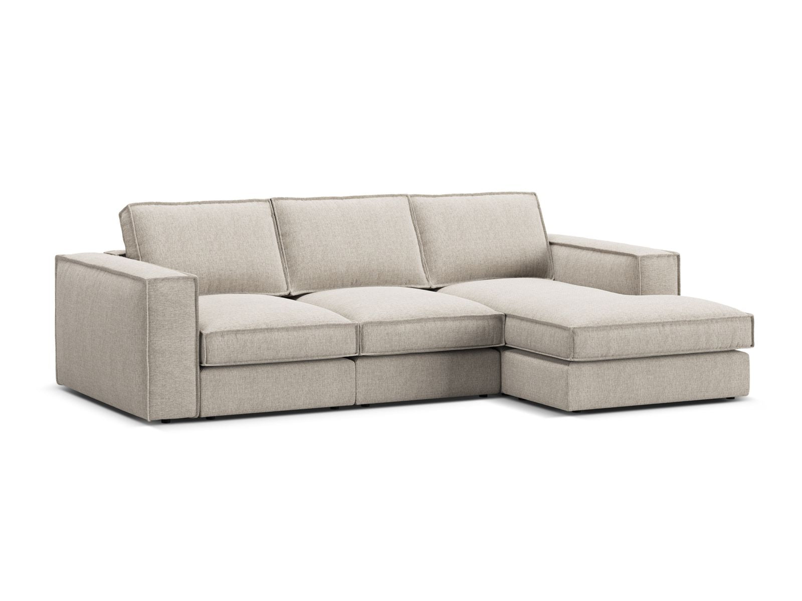 Elegantes 3-Sitzer Ecksofa Pola in warmen Sandnuancen, ideal für stilvolle Wohnräume. Komfort und Qualität vereint von Micadoni.
