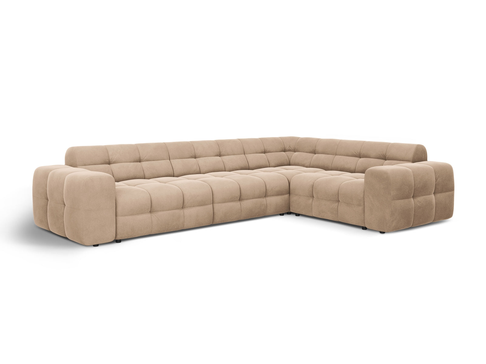 Modernes Kendal Velour Ecksofa in sanftem Almond Beige, perfekt für großzügige Wohnzimmer. Bietet Platz für bis zu sechs Personen.