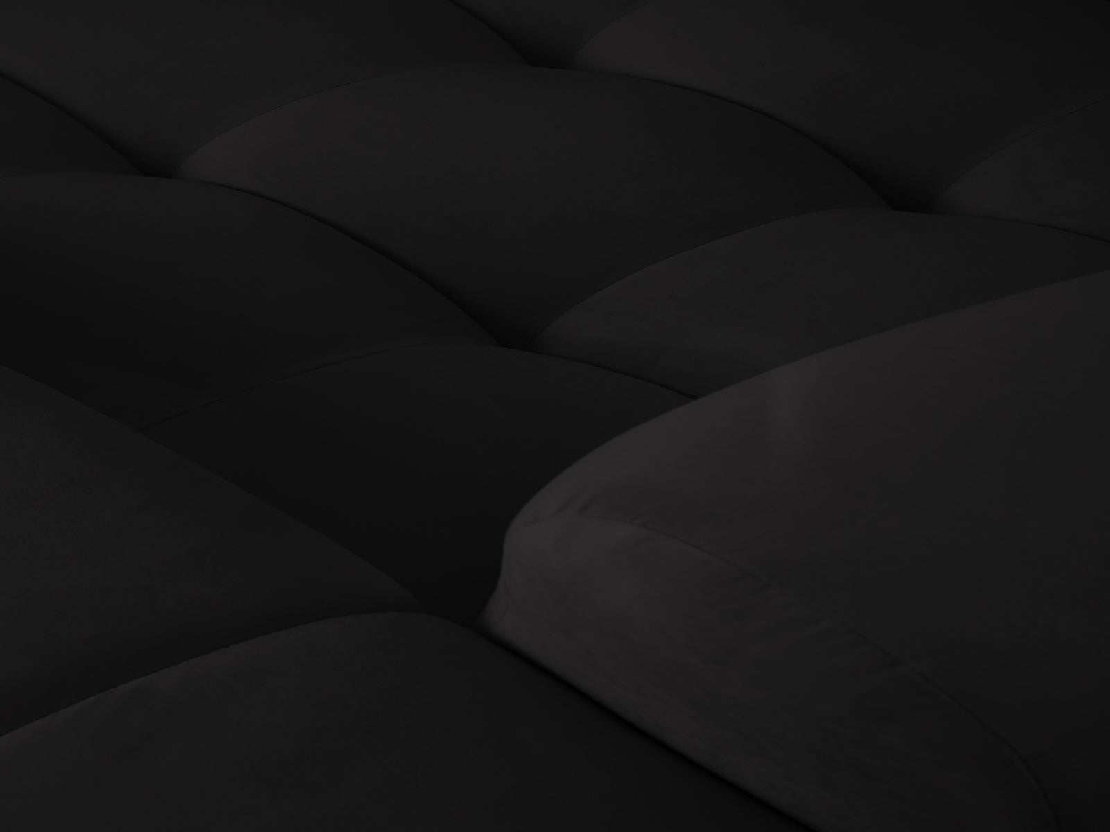 Elegantes Kendal Velour Ecksofa in stilvollem Schwarz, ideal für moderne Wohnräume. Geräumiges 6-Sitzer Design von Micadoni.