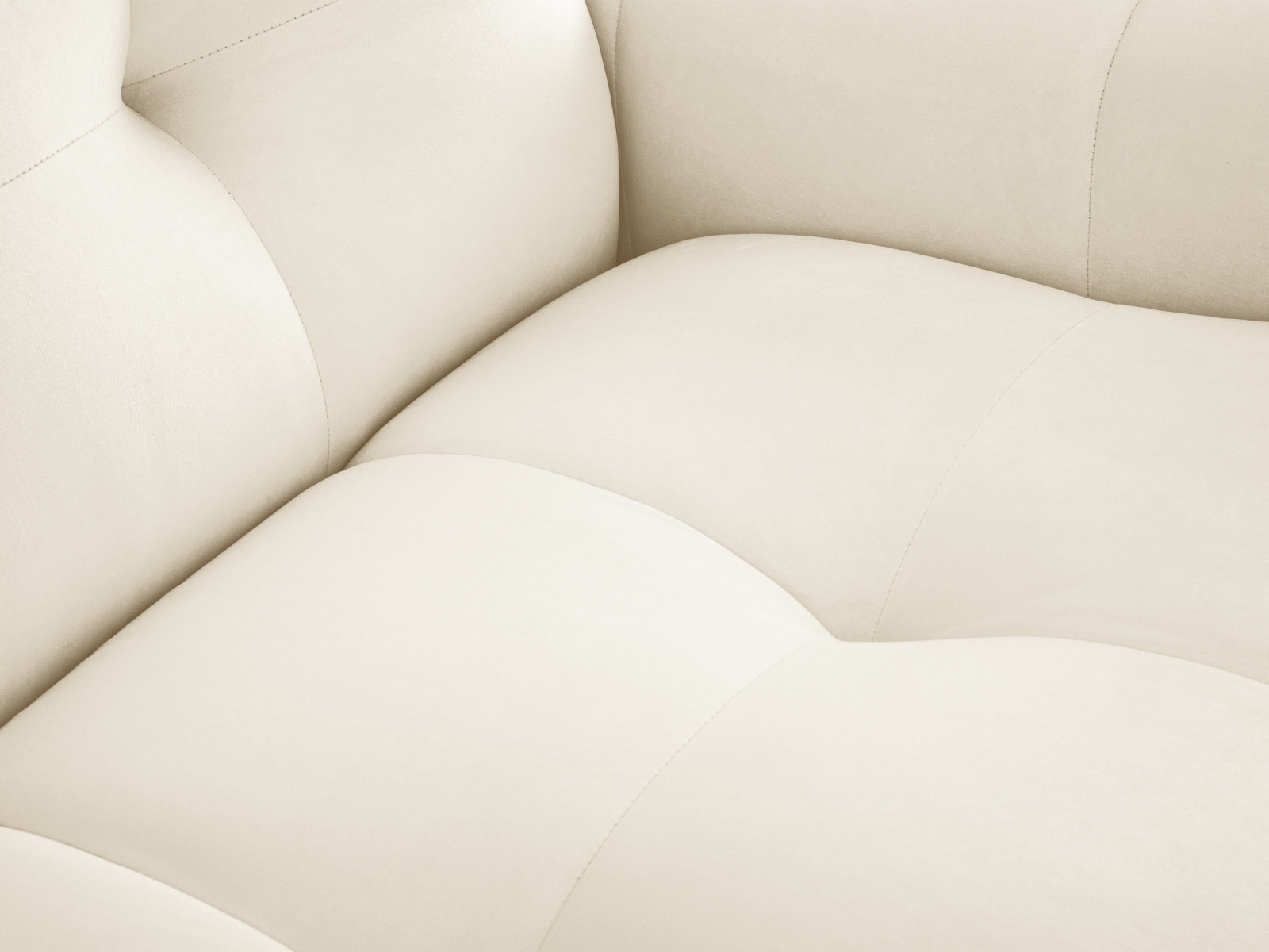 Stilvolles Kendal Velour Ecksofa rechts für 6 Personen in edlem Ivory-Magic Velvet, perfekt für einladende und moderne Wohnambiente.