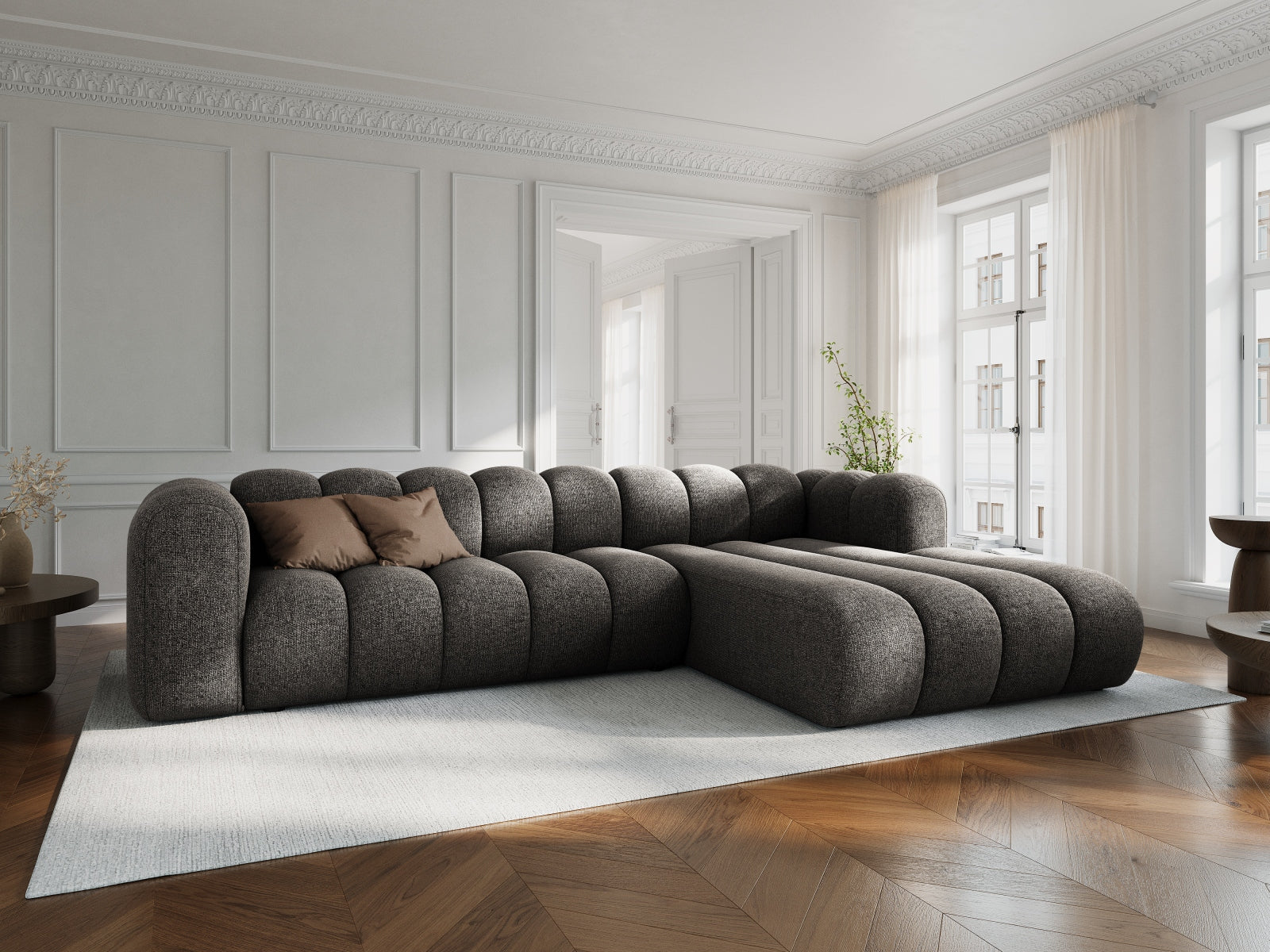 Entdecken Sie das elegante Lupine Ecksofa von Micadoni – ein flexibles 4-Sitzer-Modell, das Komfort und Stil in Ihr Wohnzimmer bringt.