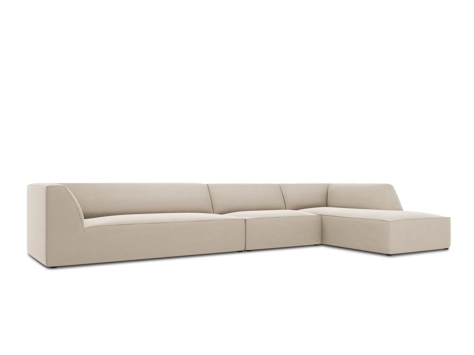 Elegantes, modulares Ecksofa in edlem Ruby Velour, 5-Sitzer, rechtsseitig, ideal für moderne Wohnräume und entspannte Stunden.
