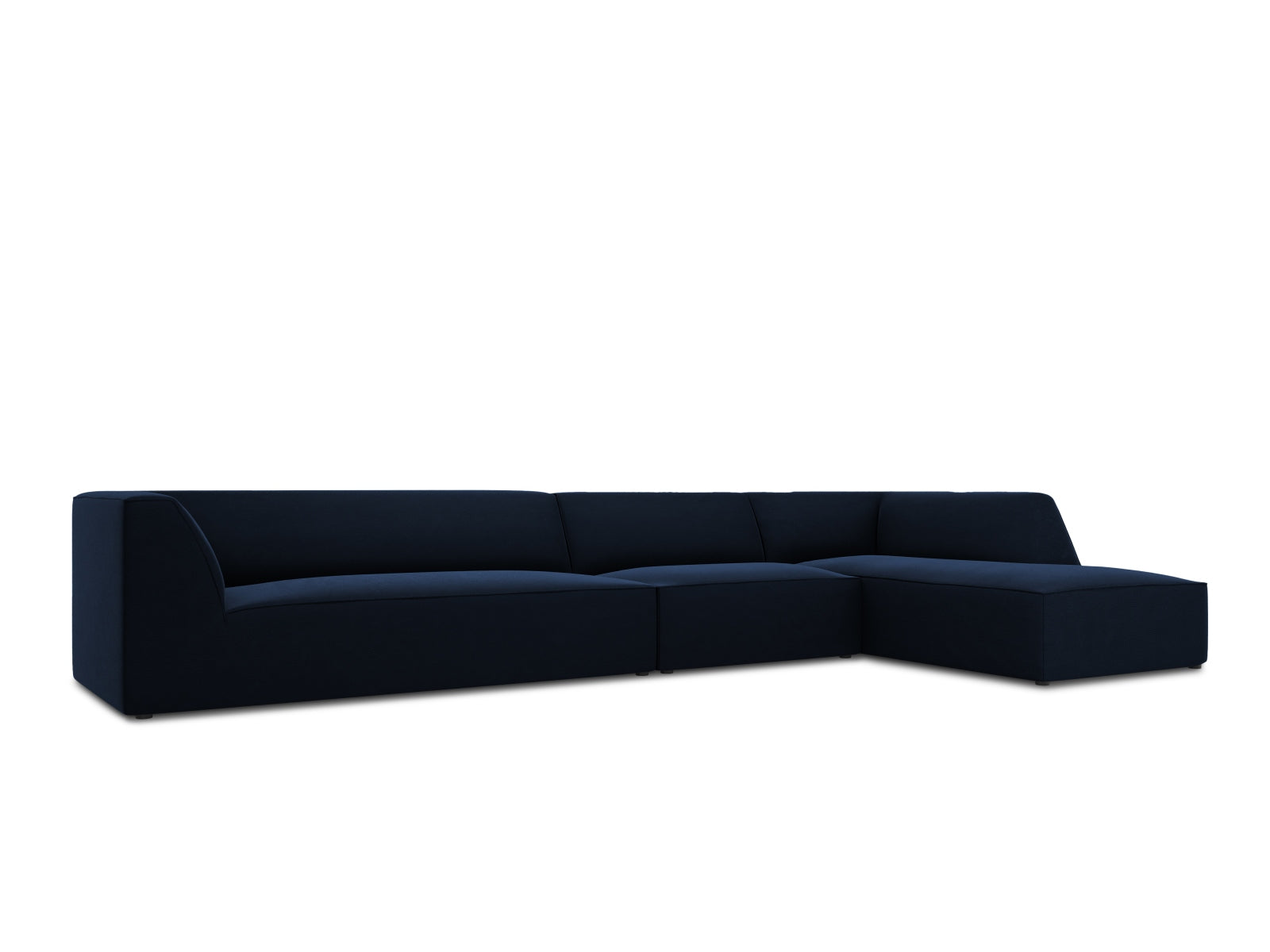 Elegantes, modulares Ecksofa in Ruby Velour, 5-Sitzer, rechtsseitig, in einem warmen Rotton für ein modernes Wohnambiente.