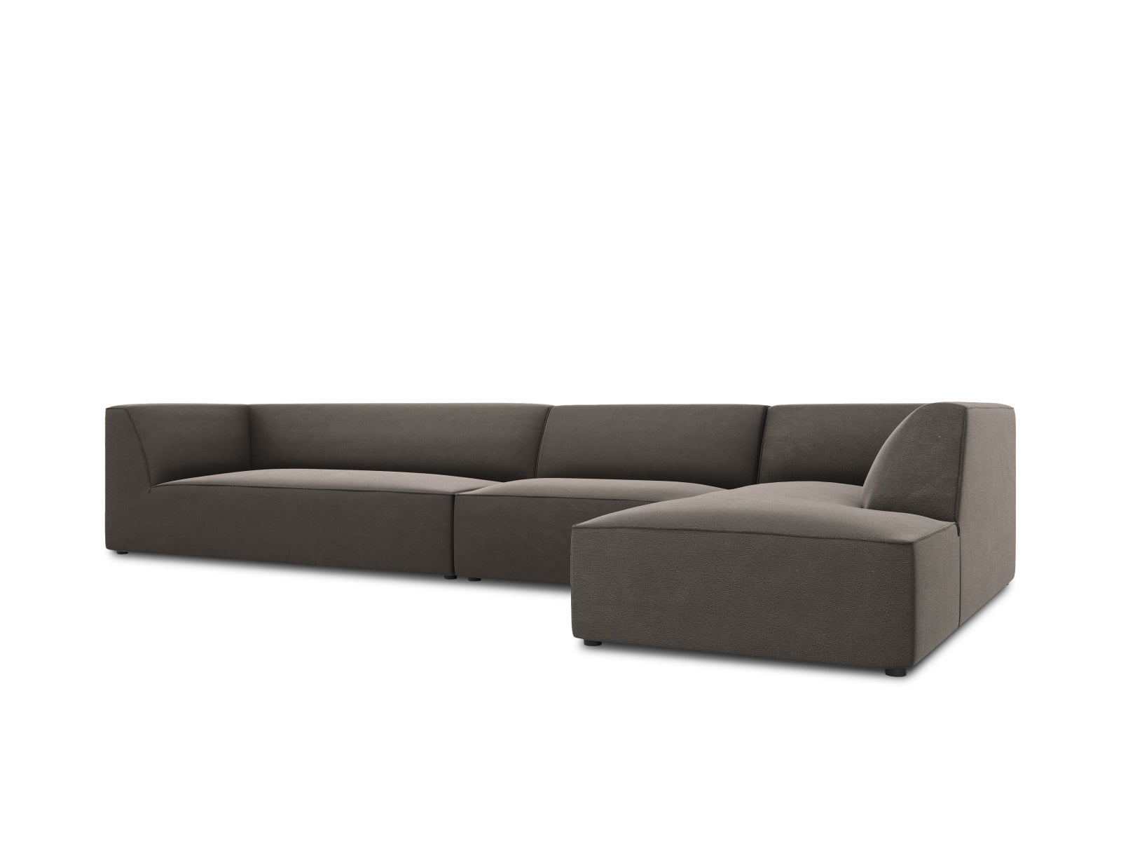 Erleben Sie das Ruby Velour Ecksofa rechts 5 Sitzer von Micadoni – ein elegantes, modulares Sofa, das Stil und Komfort in Ihr Zuhause bringt.