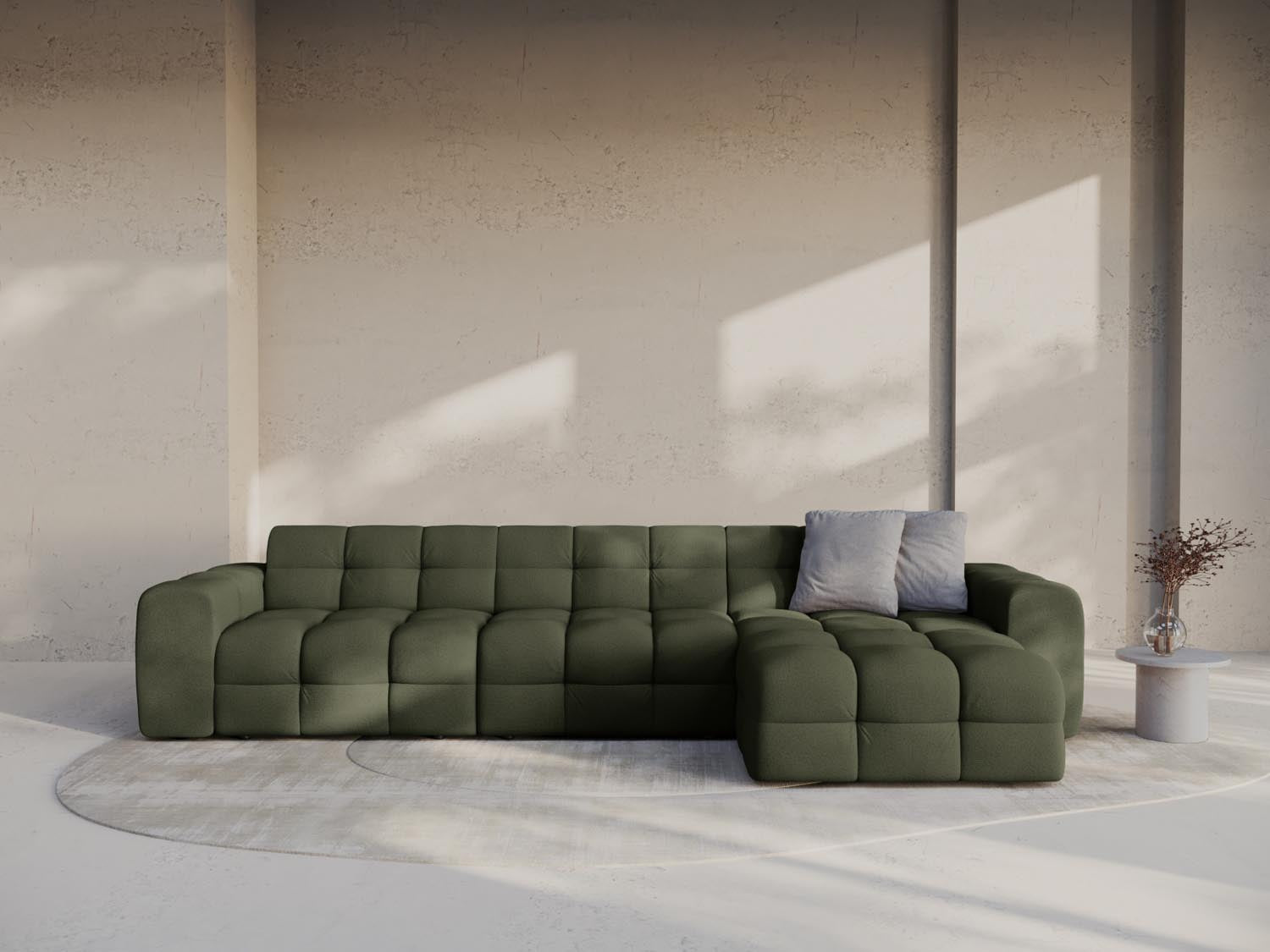 Elegantes Kendal Ecksofa rechts, 5-Sitzer in Amazon Green-Ottawa, stilvoll und modern, ideal für jedes Wohnzimmer.