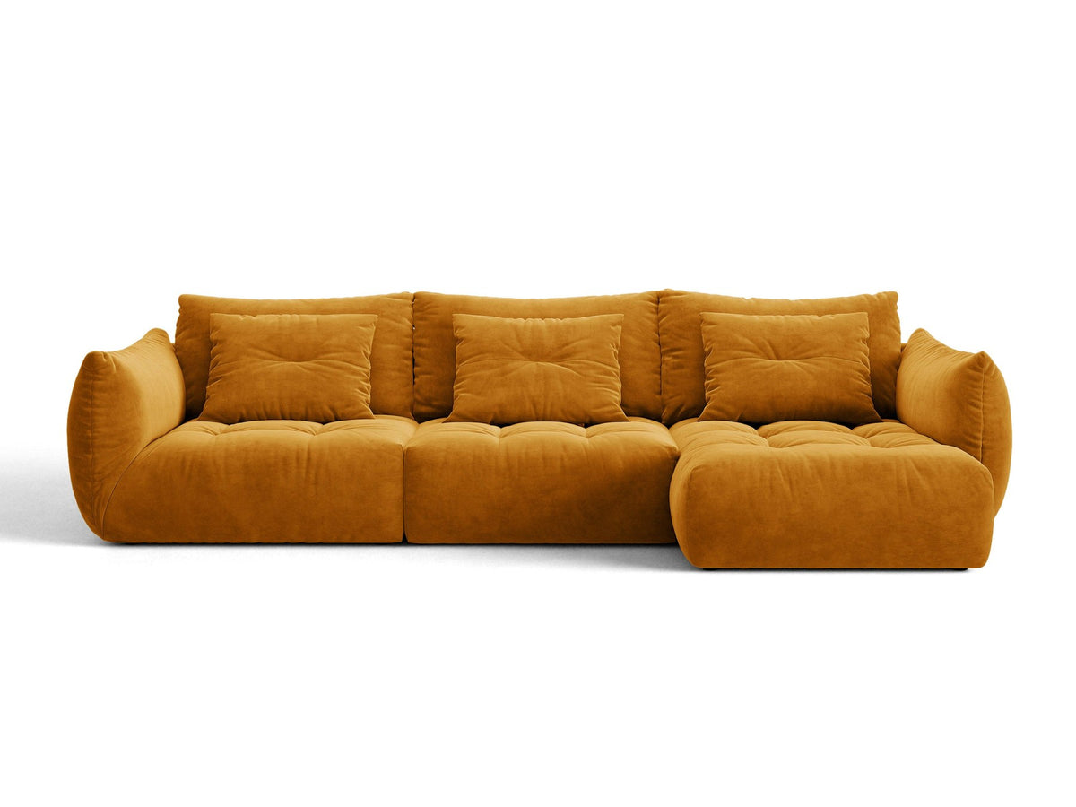 Beiges L-Sofa rechts Bloom von Micadoni mit Veloursstoff-Bezug Casino Pearl, schwarzen Kunststoffbeinen und sichtbarem Staufach unter der Sitzfläche.