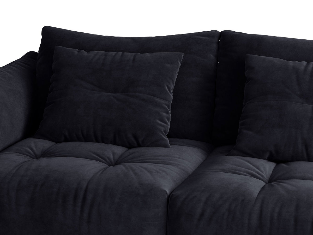 Beiges L-Sofa rechts Bloom von Micadoni mit Veloursstoff-Bezug Casino Pearl, schwarzen Kunststoffbeinen und sichtbarem Staufach unter der Sitzfläche.