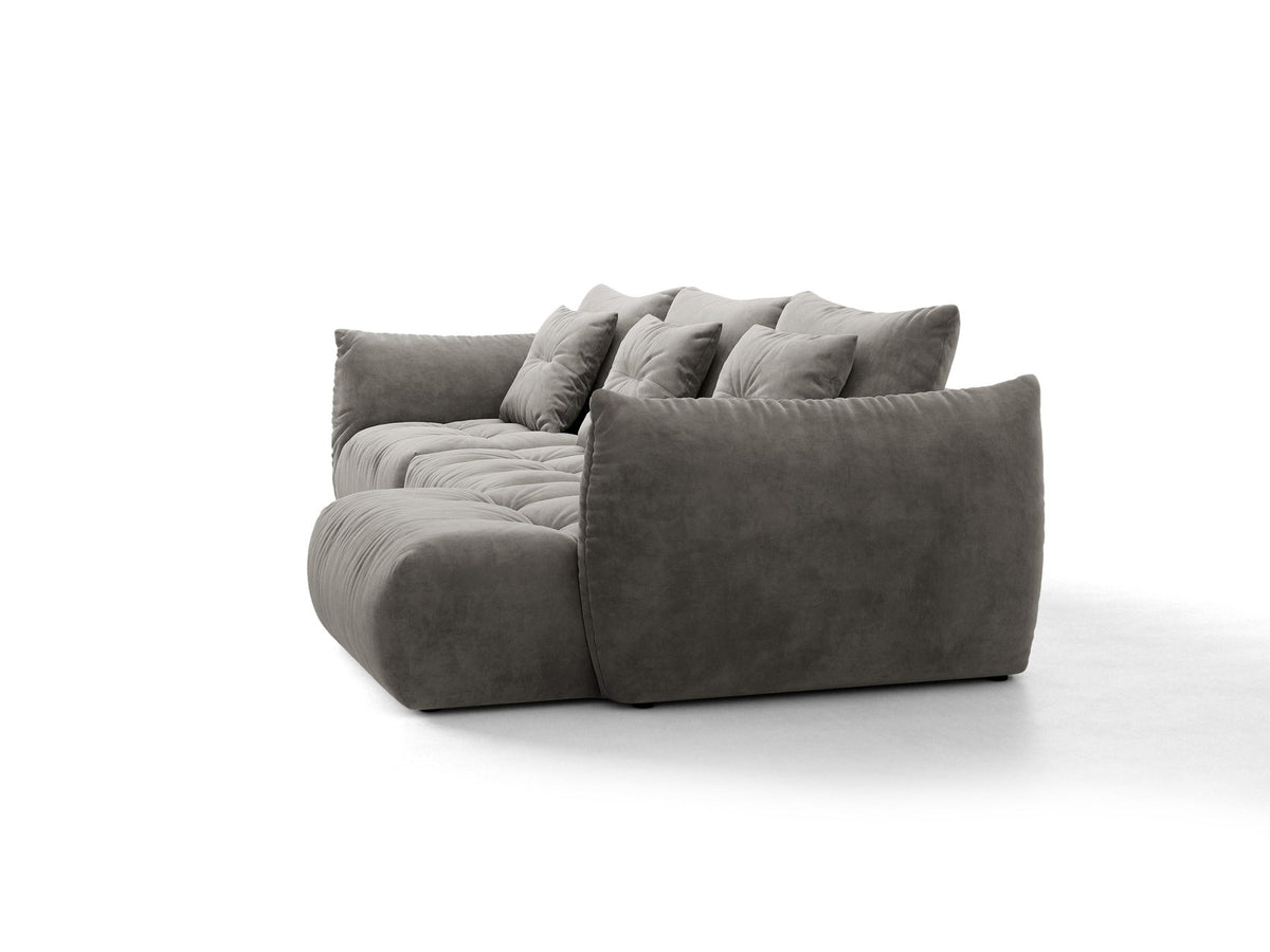 Beiges L-Sofa rechts Bloom von Micadoni mit Veloursstoff-Bezug Casino Pearl, schwarzen Kunststoffbeinen und sichtbarem Staufach unter der Sitzfläche.