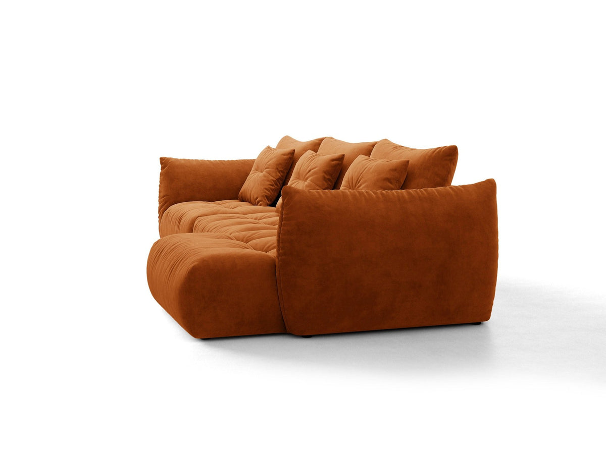 Beiges L-Sofa rechts Bloom von Micadoni mit Veloursstoff-Bezug Casino Pearl, schwarzen Kunststoffbeinen und sichtbarem Staufach unter der Sitzfläche.