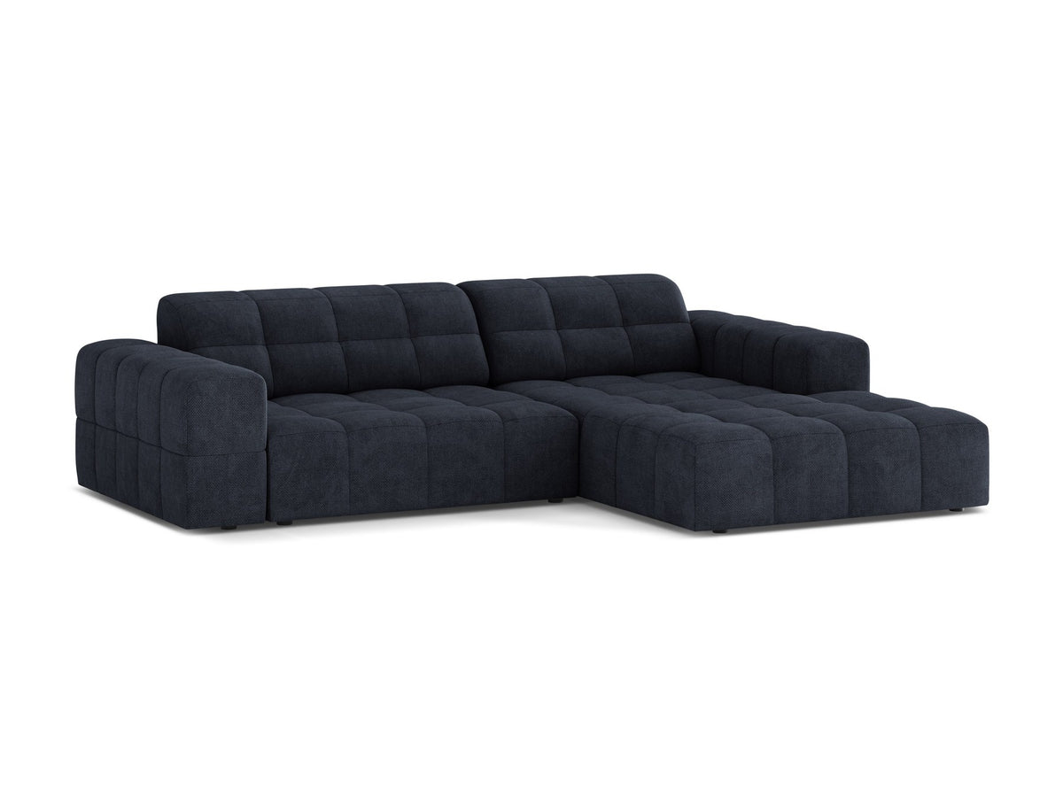 Jennifer Linkes Ecksofa von Micadoni in leichtem Beige, L-Form rechts, bezogen mit Chenille-Stoff Eden 2 Pearl, schwarze Kunststoffbeine.