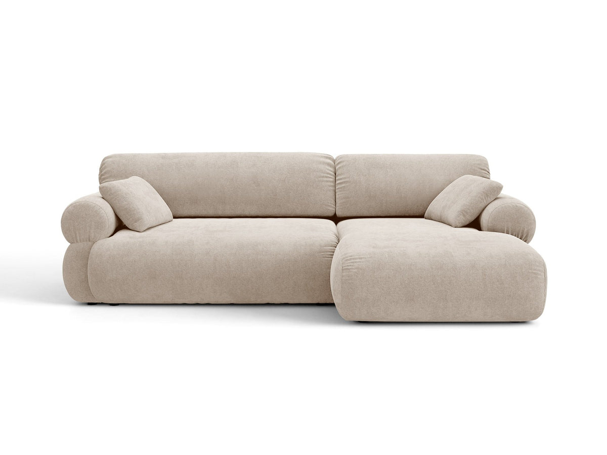 Beiges L-Sofa Ophelia von Micadoni mit Liberty-Stoffbezug, schwarzen Kunststoffbeinen und niedriger Rückenlehne, Ausrichtung rechts.