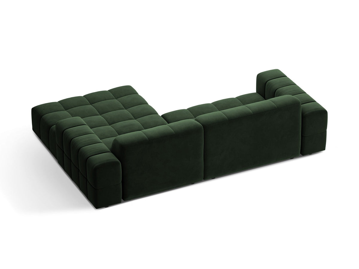 Jennifer Linkes Ecksofa von Micadoni in leichtem Beige, L-Form rechts, bezogen mit Chenille-Stoff Eden 2 Pearl, schwarze Kunststoffbeine.