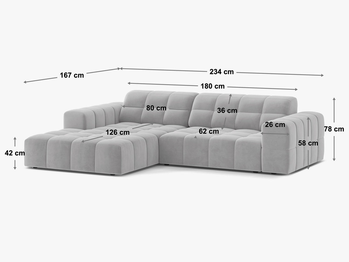 Jennifer Linkes Ecksofa von Micadoni in leichtem Beige, L-Form rechts, bezogen mit Chenille-Stoff Eden 2 Pearl, schwarze Kunststoffbeine.