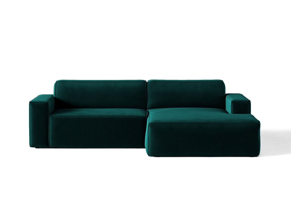 Ecksofa rechts Jodie von Micadoni in leichtem Beige mit Venus-Samtstoff, schwarzen Kunststoffbeinen und moderner modularer Form.