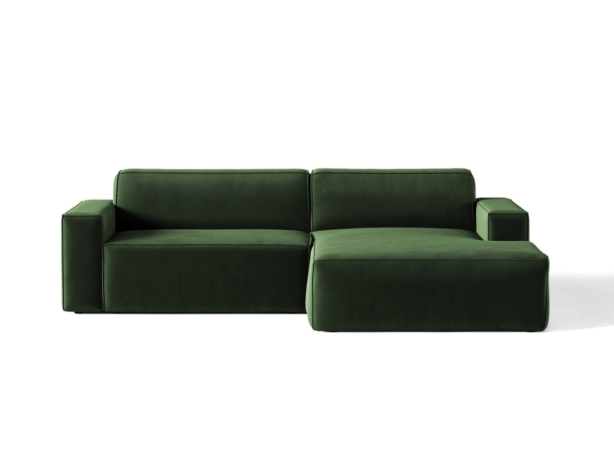 Ecksofa rechts Jodie von Micadoni in leichtem Beige mit Venus-Samtstoff, schwarzen Kunststoffbeinen und moderner modularer Form.