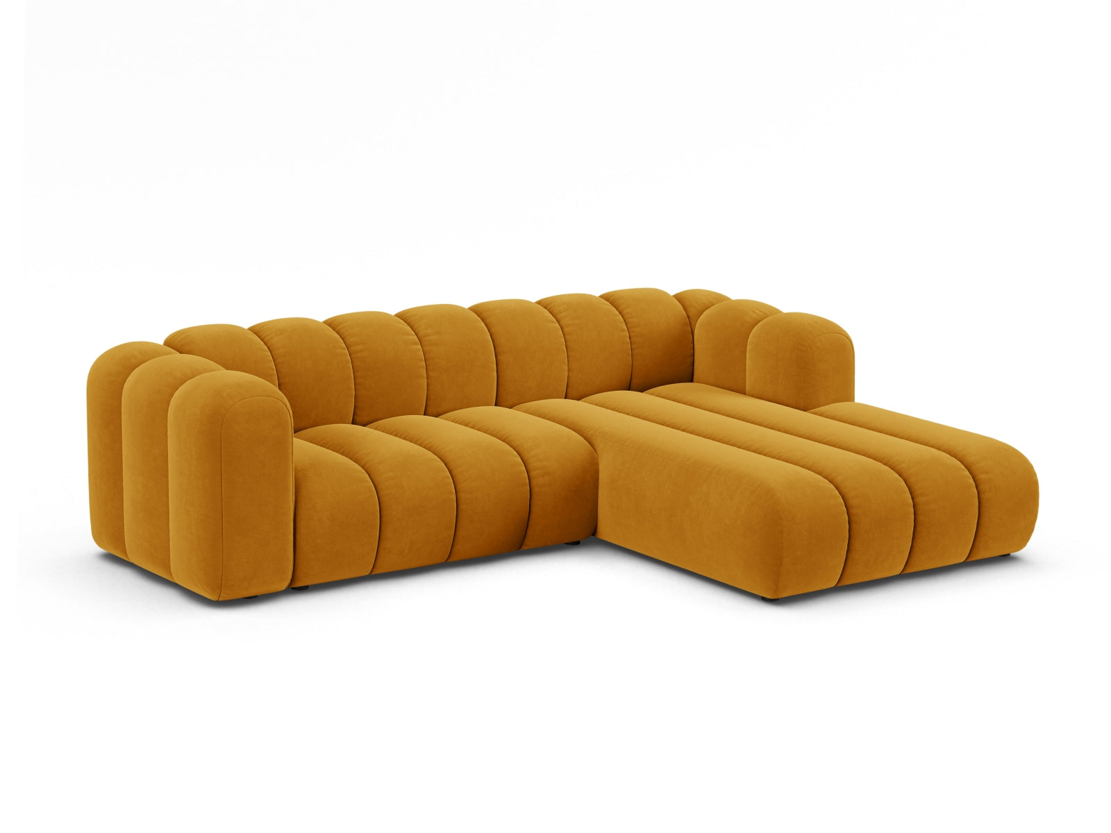 Elegantes Lupine Velour Ecksofa in Gelb, 4-Sitzer, rechtsseitig, ideal für stilvolle Wohnräume, erhältlich bei KAQTU Design AG.