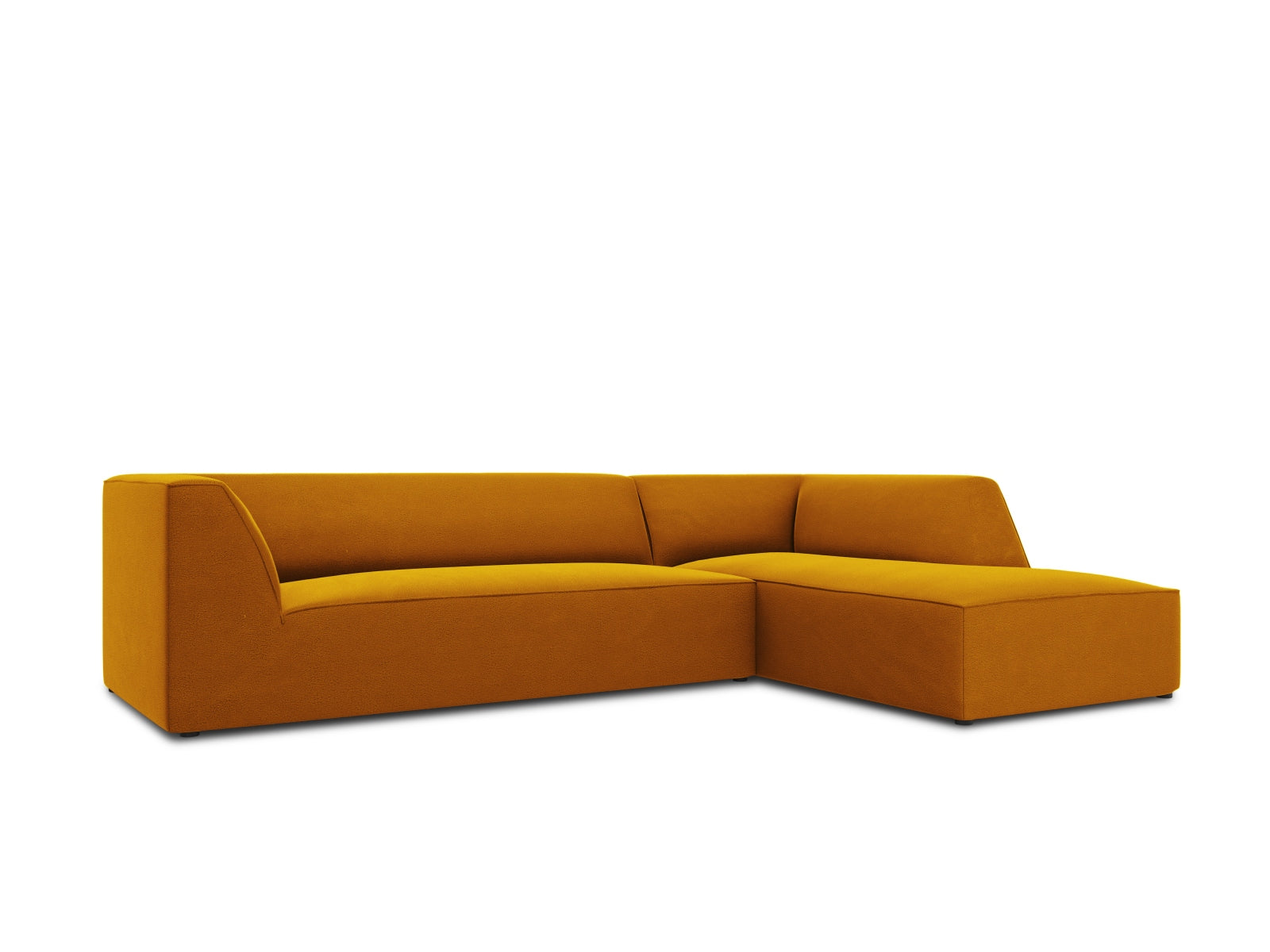 Elegantes Ruby Velour Ecksofa in L-Form, rechtsseitig, für 4 Personen. Perfekte Kombination aus modernem Design und hohem Sitzkomfort.