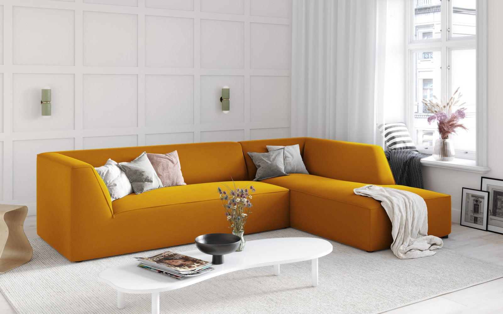 Elegantes Ruby Velour Ecksofa in stilvollem Design, ideal für moderne Wohnräume. Rechtsseitige Anordnung, 4-Sitzer für Komfort und Stil.