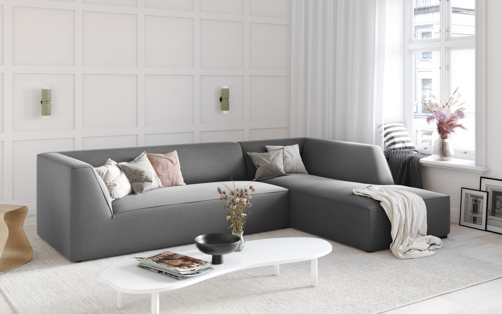 Elegantes Ruby Velour Ecksofa in stilvollem Design, ideal für moderne Wohnräume. Rechtsseitige Anordnung, 4-Sitzer für maximalen Komfort.