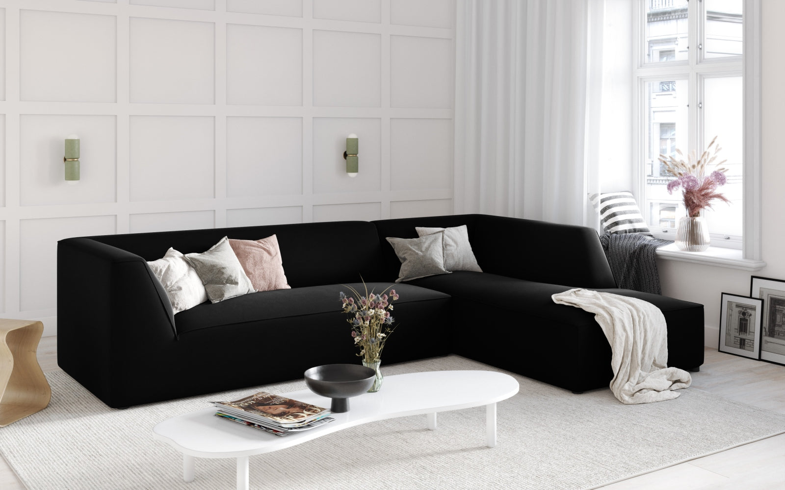 Elegantes Ruby Velour Ecksofa in stilvollem Design, ideal für moderne Wohnräume. Rechtsseitige Anordnung, 4-Sitzer für maximalen Komfort.