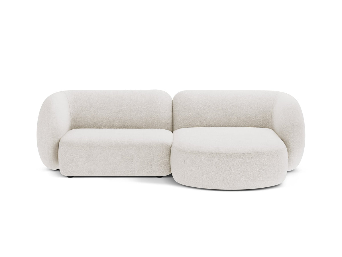Weisses modulares Ecksofa Kate von Micadoni mit Bouclé-Stoff, schwarzen Kunststoffbeinen und rechts ausgerichteter Formgebung.