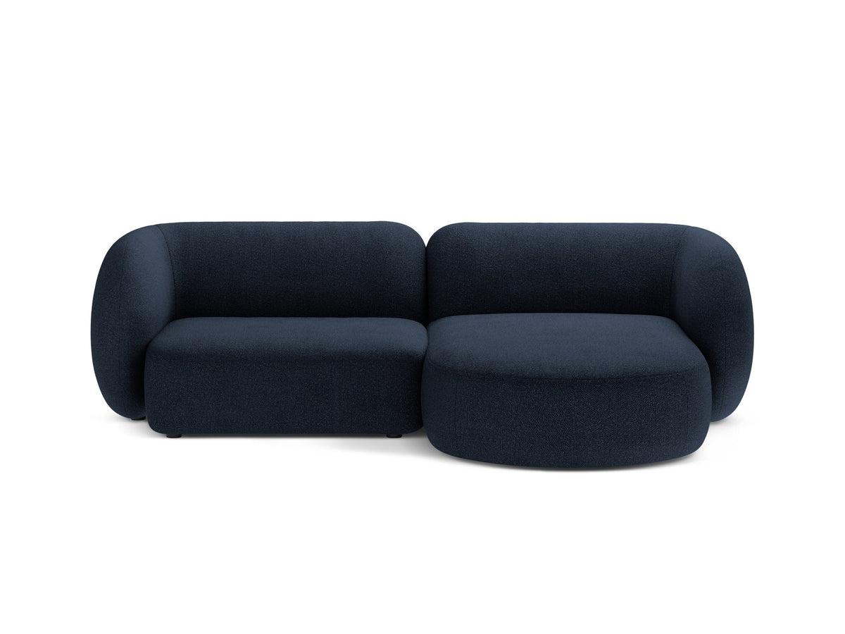 Weisses modulares Ecksofa Kate von Micadoni mit Bouclé-Stoff, schwarzen Kunststoffbeinen und rechts ausgerichteter Formgebung.