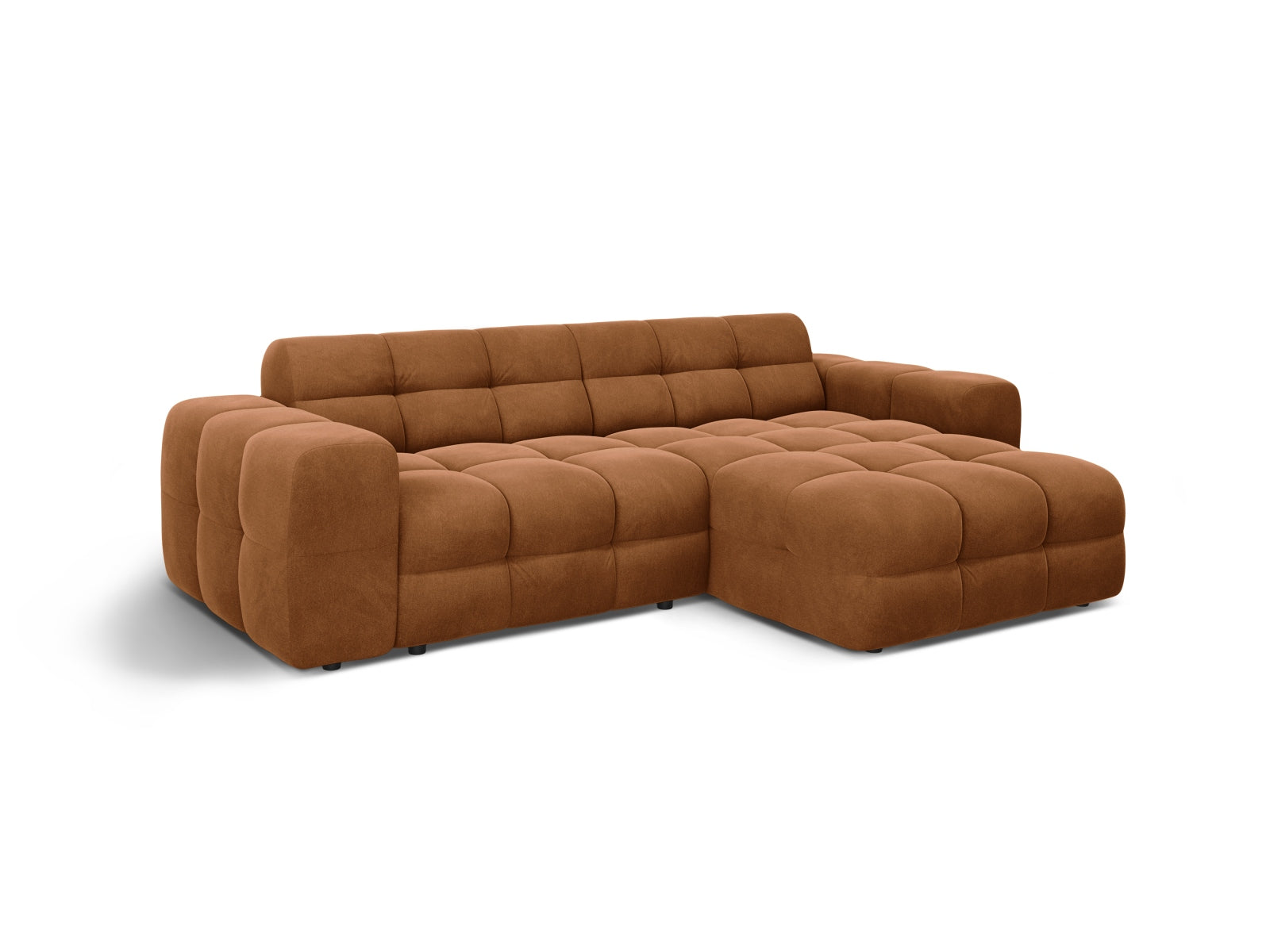 Modernes Kendal Velour Ecksofa in warmem Camel, bietet Platz für 4 Personen und verleiht jedem Raum eine stilvolle Note.