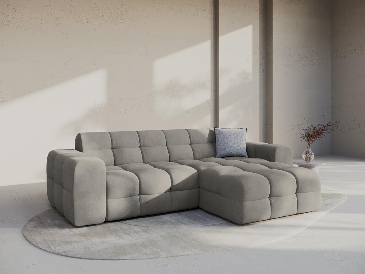Erleben Sie das Kendal Velour Ecksofa rechts 4 Sitzer von Micadoni – elegantes Design, luxuriöser Velourstoff und optimaler Komfort für Ihr Wohnzimmer.