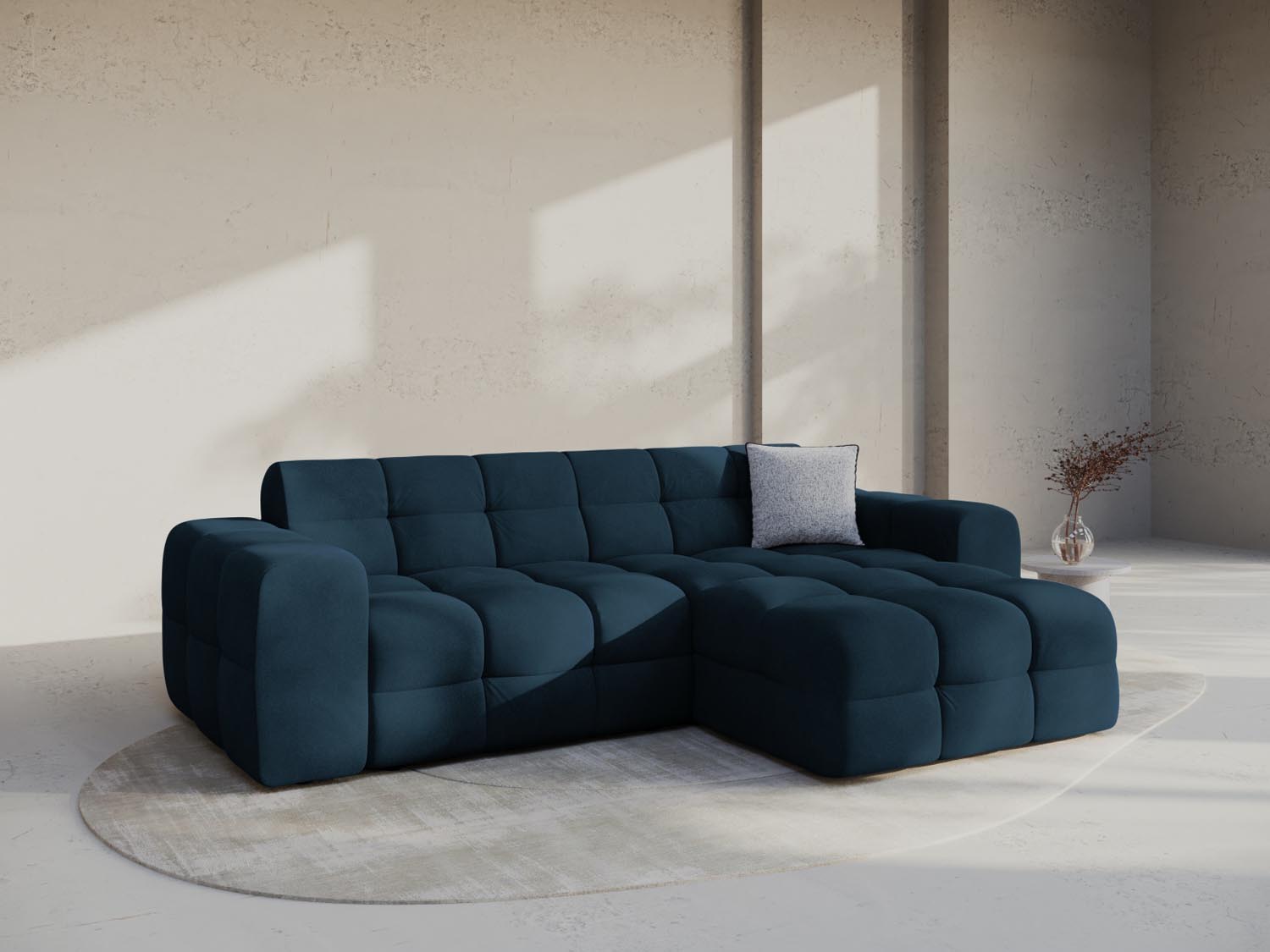 Elegantes Kendal Velour Ecksofa in Navy Blue, 4-Sitzer, ideal für stilvolle Wohnräume, präsentiert von Micadoni.