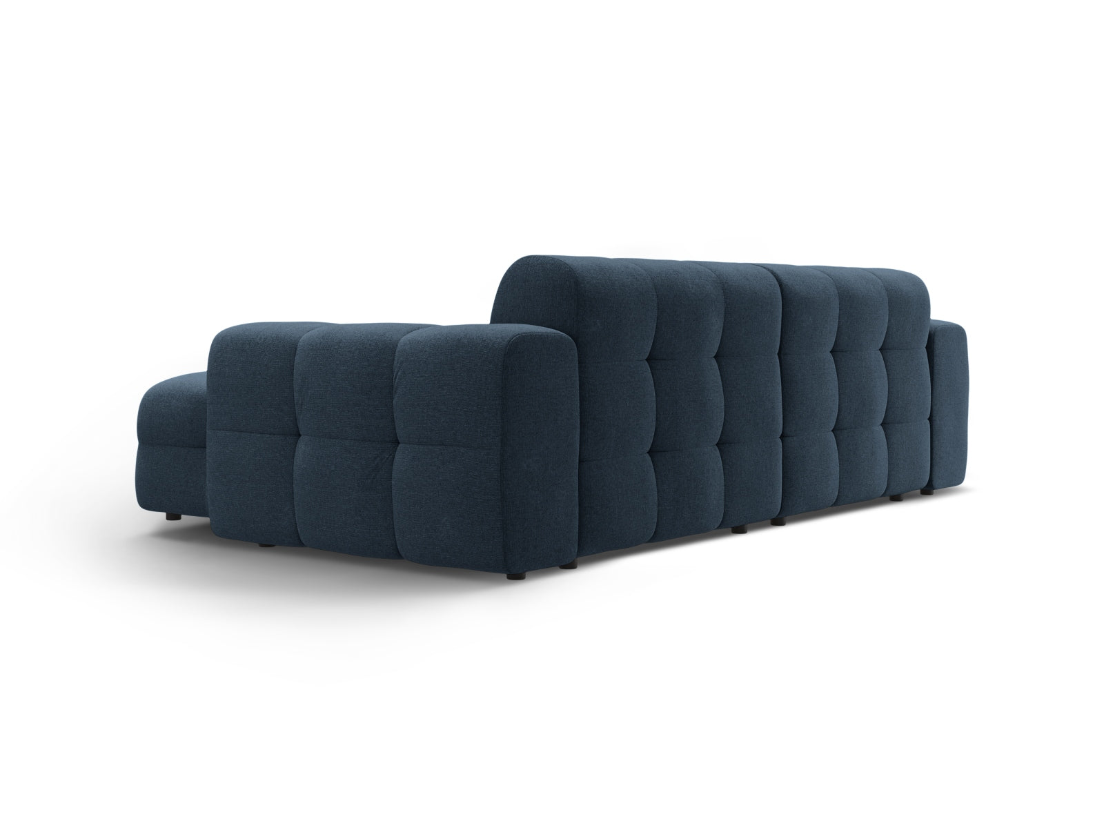 Elegantes Kendal Ecksofa in stilvollem Blau, 4-Sitzer, ideal für entspannte Abende im Wohnzimmer, erhältlich bei Micadoni.