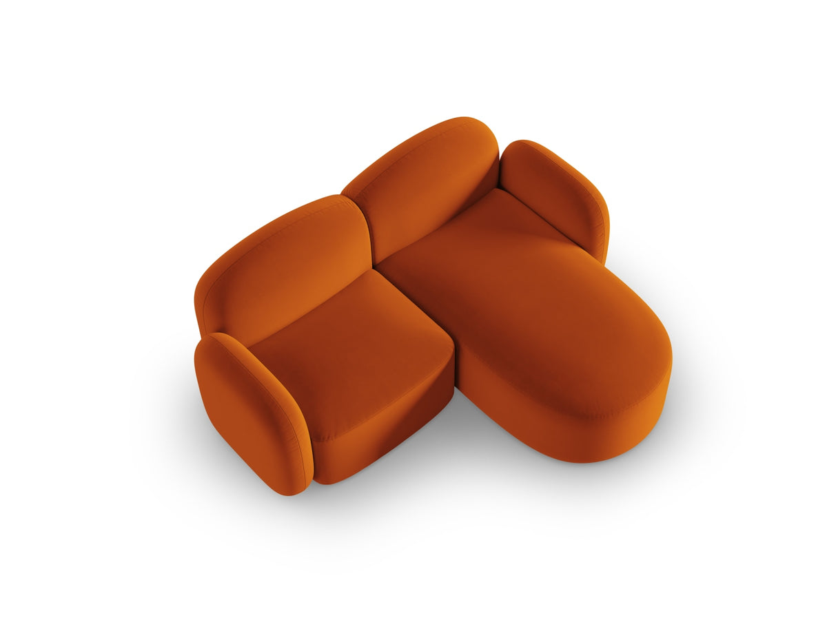 Blair Velour Ecksofa rechts 3 Sitzer in Terracotta-Casino präsentiert im Onlineshop von KAQTU Design AG. L-Sofa rechts ist von Micadoni