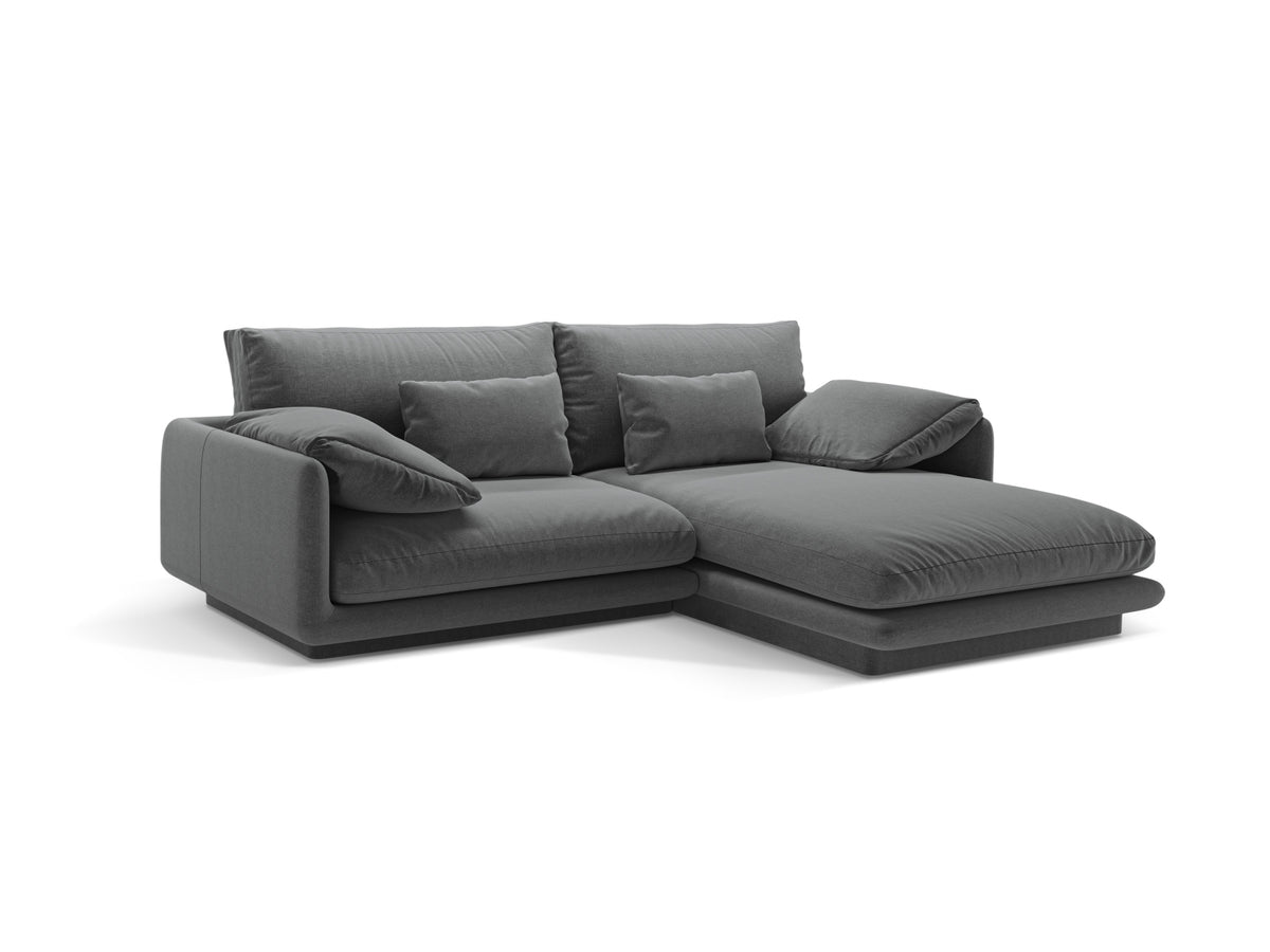 Torino Ecksofa rechts 3 Sitzer in Dark Grey-Wind präsentiert im Onlineshop von KAQTU Design AG. L-Sofa rechts ist von Micadoni