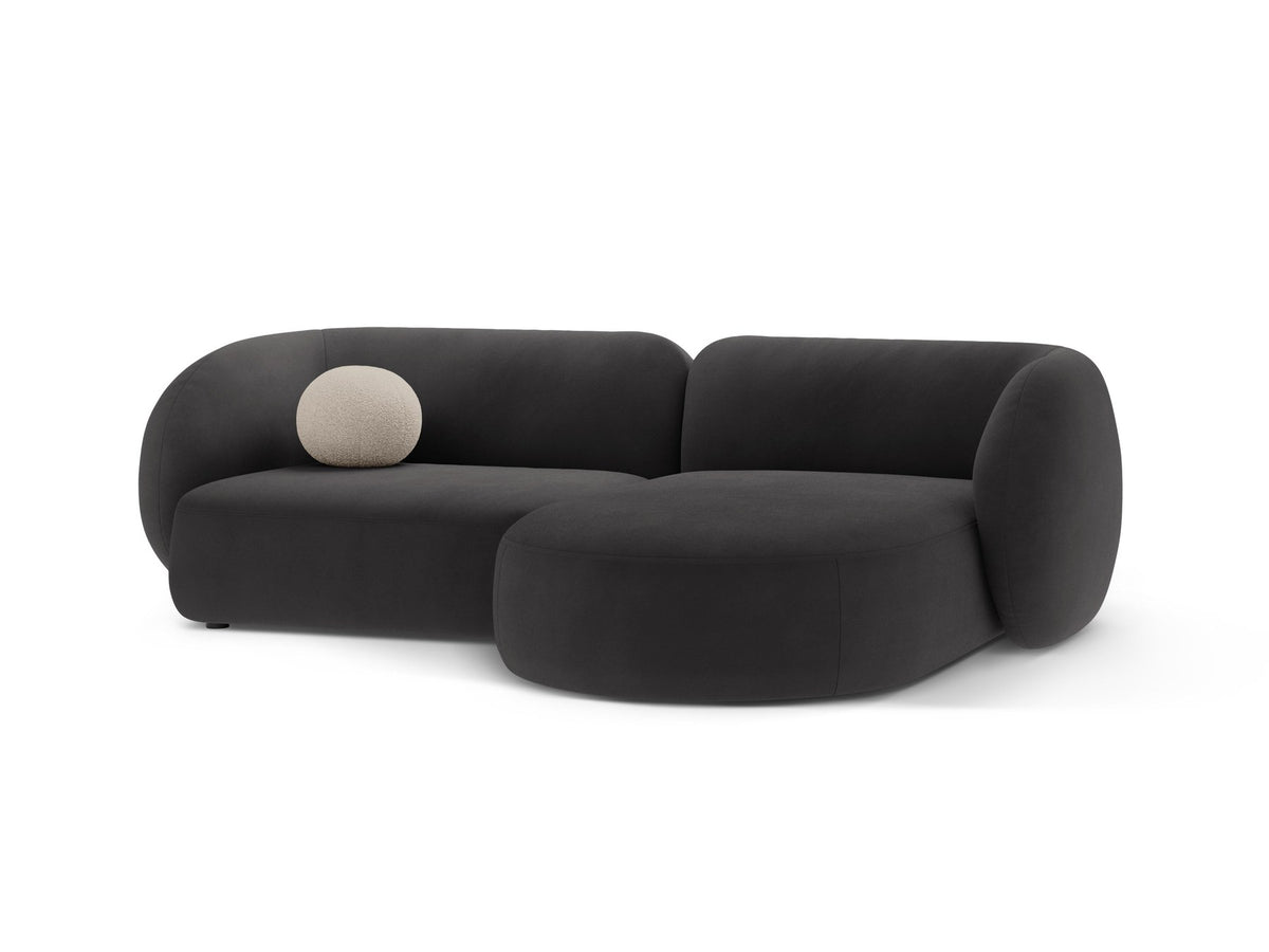 Weisses modulares Ecksofa Kate von Micadoni mit Bouclé-Stoff, schwarzen Kunststoffbeinen und rechts ausgerichteter Formgebung.
