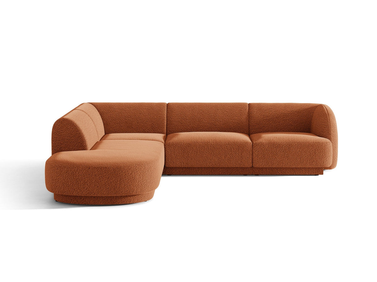 Dunkelbeiges L-förmiges Ecksofa Miley von Micadoni mit Bluvel-Stoff, schwarzen Kunststoffbeinen und linker Ausrichtung, freigestellt.