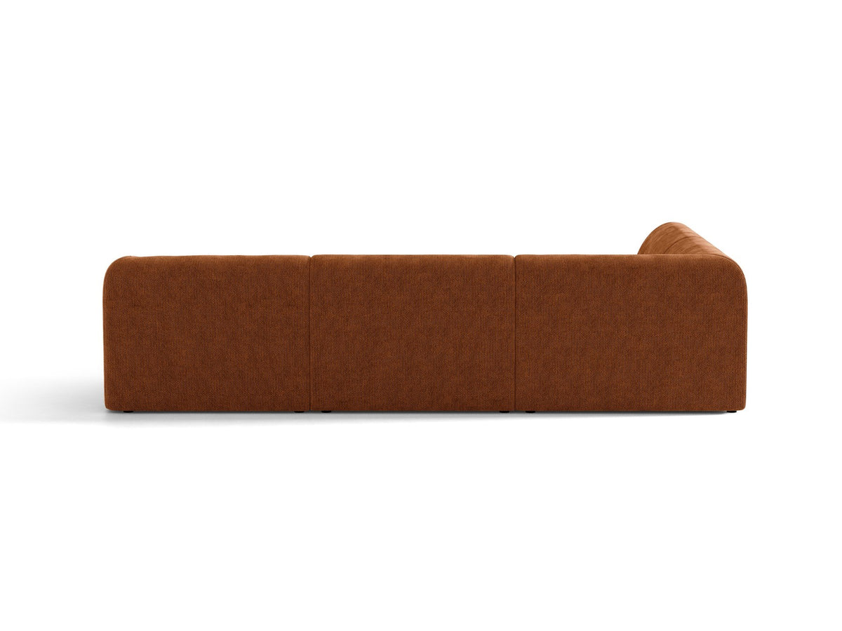 Dunkelbeiges L-förmiges Ecksofa Miley von Micadoni mit Bluvel-Stoff, schwarzen Kunststoffbeinen und linker Ausrichtung, freigestellt.