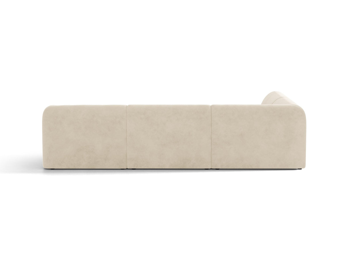 Dunkelbeiges L-förmiges Ecksofa Miley von Micadoni mit Bluvel-Stoff, schwarzen Kunststoffbeinen und linker Ausrichtung, freigestellt.