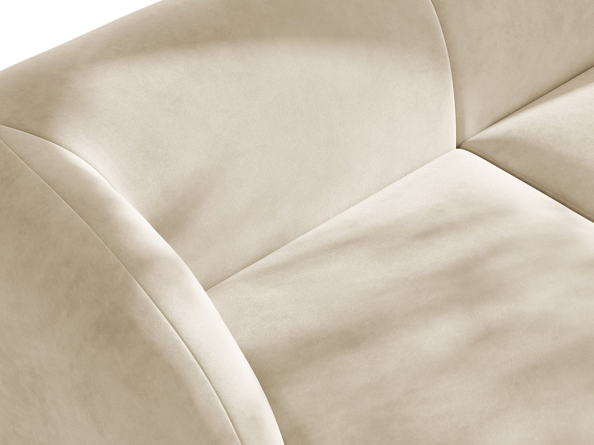 Dunkelbeiges L-förmiges Ecksofa Miley von Micadoni mit Bluvel-Stoff, schwarzen Kunststoffbeinen und linker Ausrichtung, freigestellt.