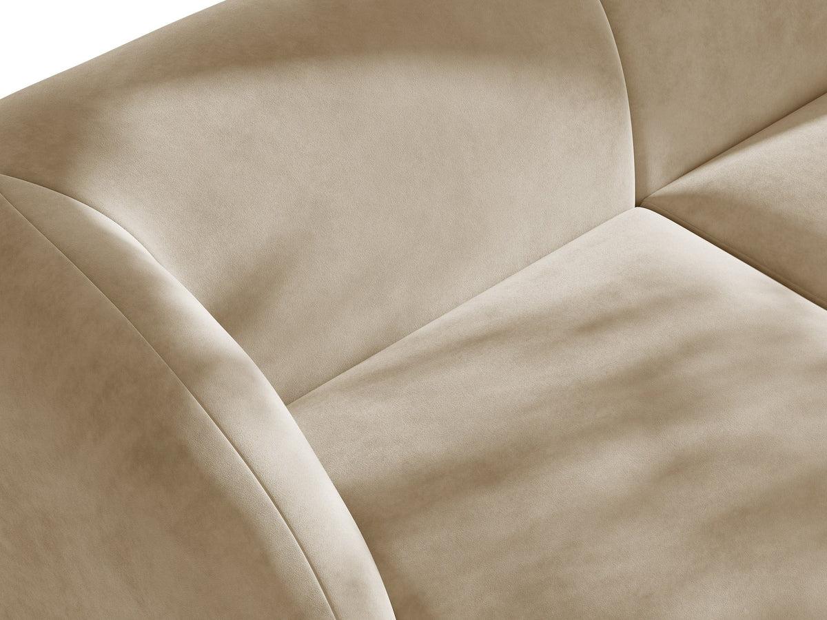 Dunkelbeiges L-förmiges Ecksofa Miley von Micadoni mit Bluvel-Stoff, schwarzen Kunststoffbeinen und linker Ausrichtung, freigestellt.
