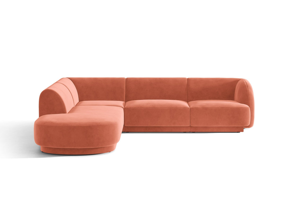 Dunkelbeiges L-förmiges Ecksofa Miley von Micadoni mit Bluvel-Stoff, schwarzen Kunststoffbeinen und linker Ausrichtung, freigestellt.