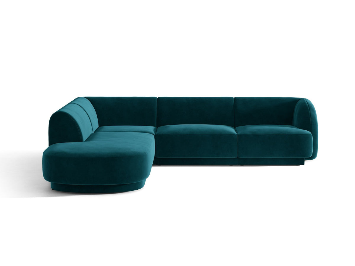 Dunkelbeiges L-förmiges Ecksofa Miley von Micadoni mit Bluvel-Stoff, schwarzen Kunststoffbeinen und linker Ausrichtung, freigestellt.