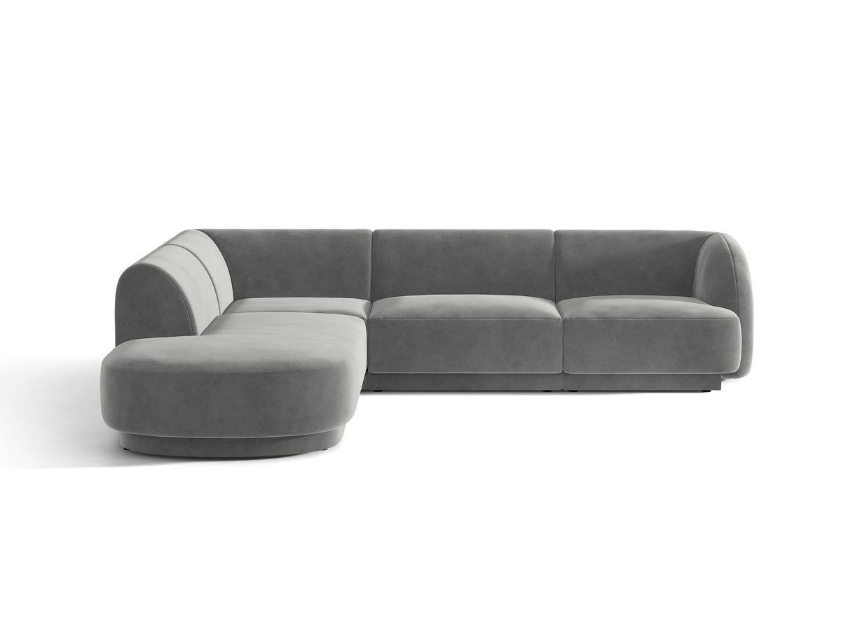 Dunkelbeiges L-förmiges Ecksofa Miley von Micadoni mit Bluvel-Stoff, schwarzen Kunststoffbeinen und linker Ausrichtung, freigestellt.
