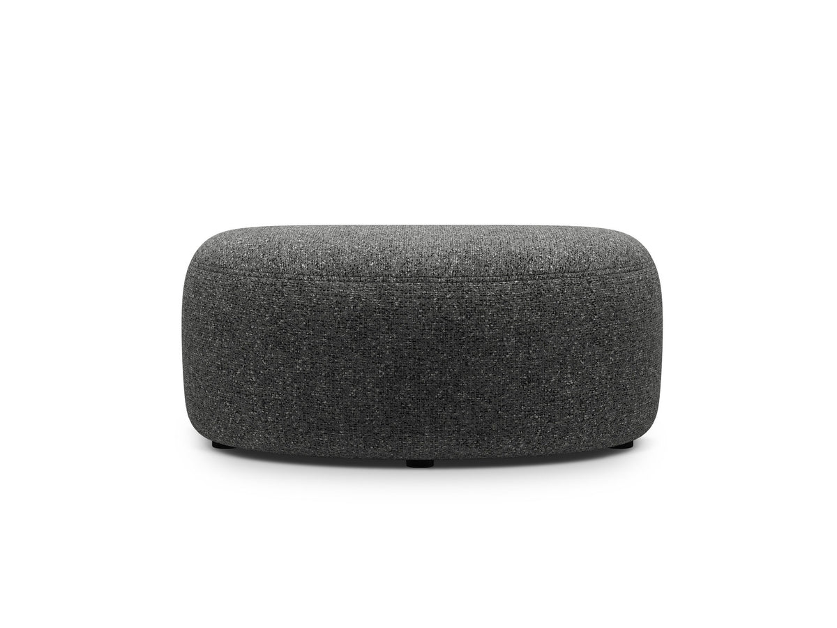 Kate Pouf von Micadoni in Weiss, rechteckige Form mit Stoffbezug Baloo, auf kurzen Beinen aus Polypropylen, kompakte Sitzfläche.