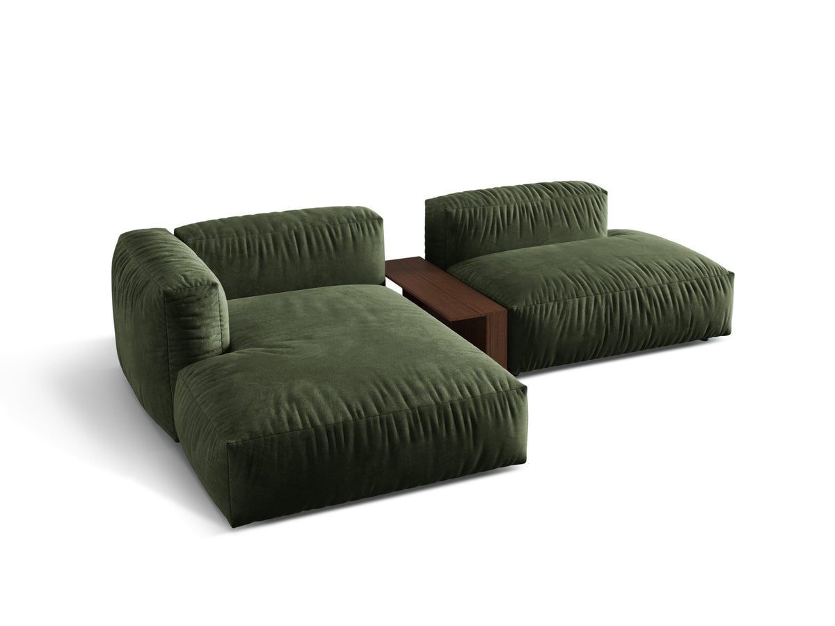 Stylisches Martina L-Sofa links mit zwei Sitzplätzen und praktischem Beistelltisch in trendigem Green-Vogue, perfekt für zeitgemäße Inneneinrichtungen.