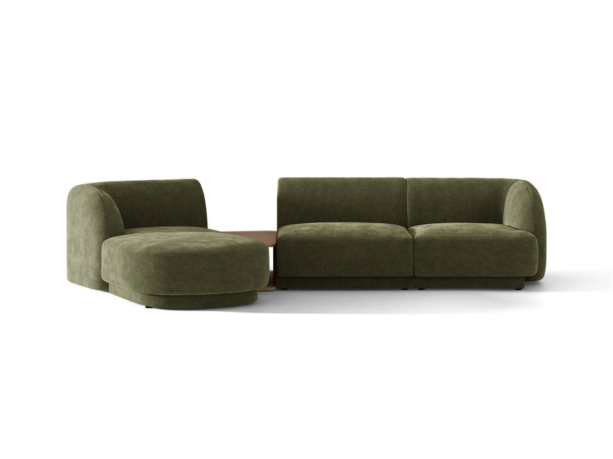 Braunes modulares Sofa Miley von Micadoni mit Bouclé-Stoff, schwarzen Kunststoffbeinen und breiter Sitzfläche im Wohnraum.