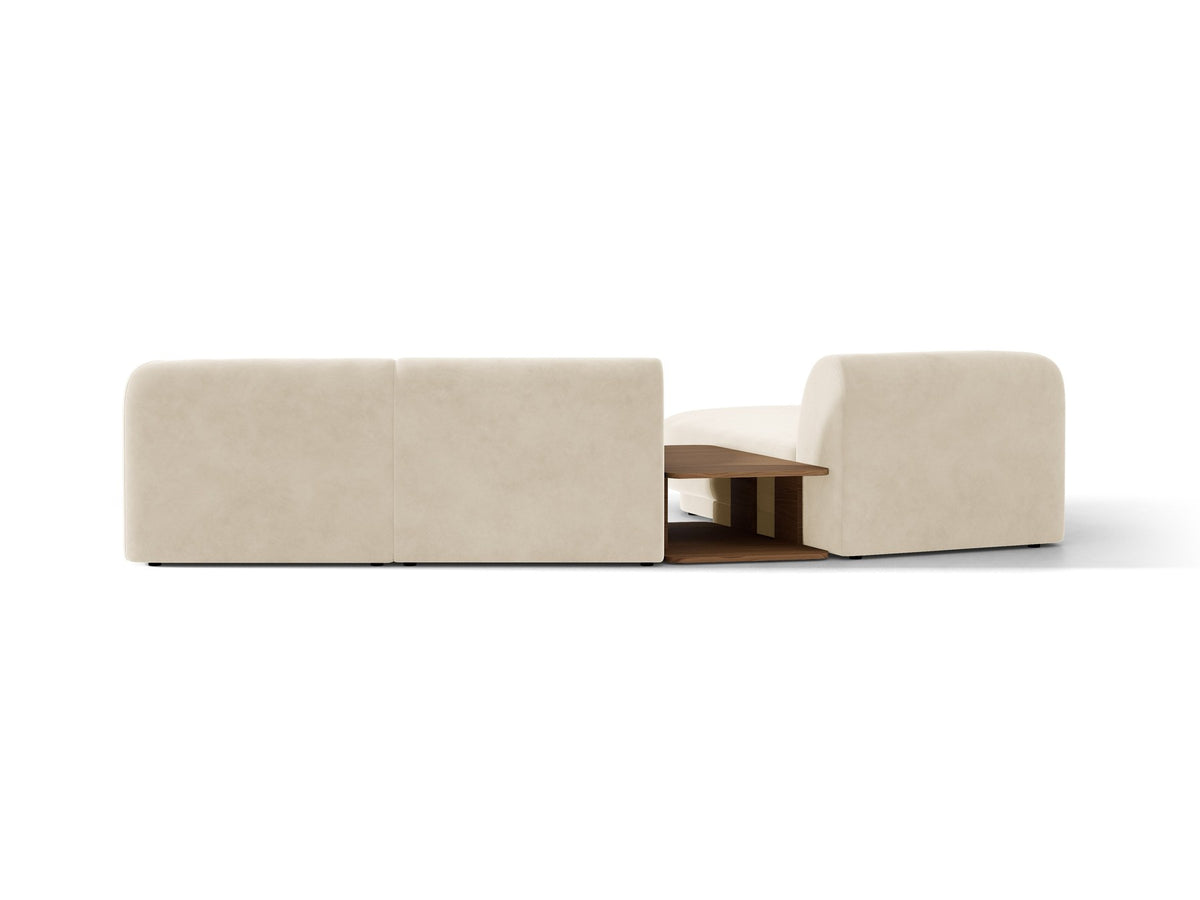 Braunes modulares Sofa Miley von Micadoni mit Bouclé-Stoff, schwarzen Kunststoffbeinen und breiter Sitzfläche im Wohnraum.