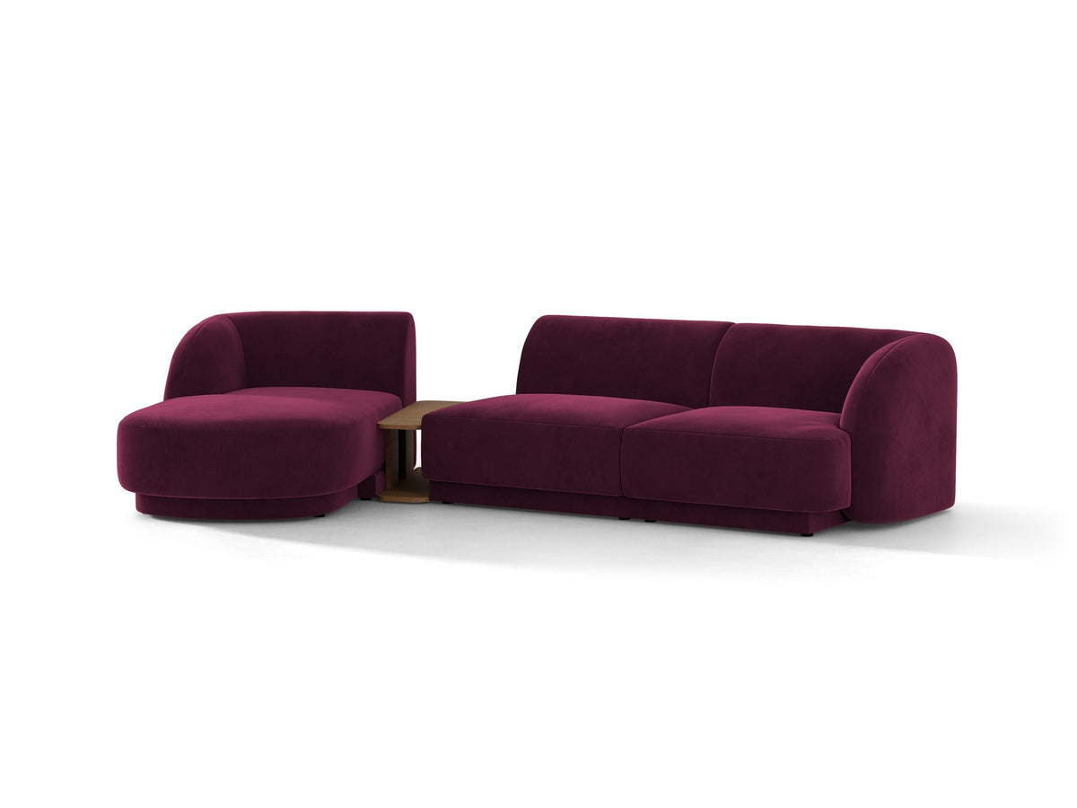 Braunes modulares Sofa Miley von Micadoni mit Bouclé-Stoff, schwarzen Kunststoffbeinen und breiter Sitzfläche im Wohnraum.